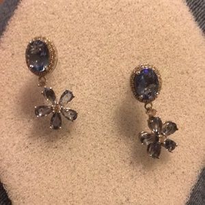 NWOT blue flower dangle earrings
